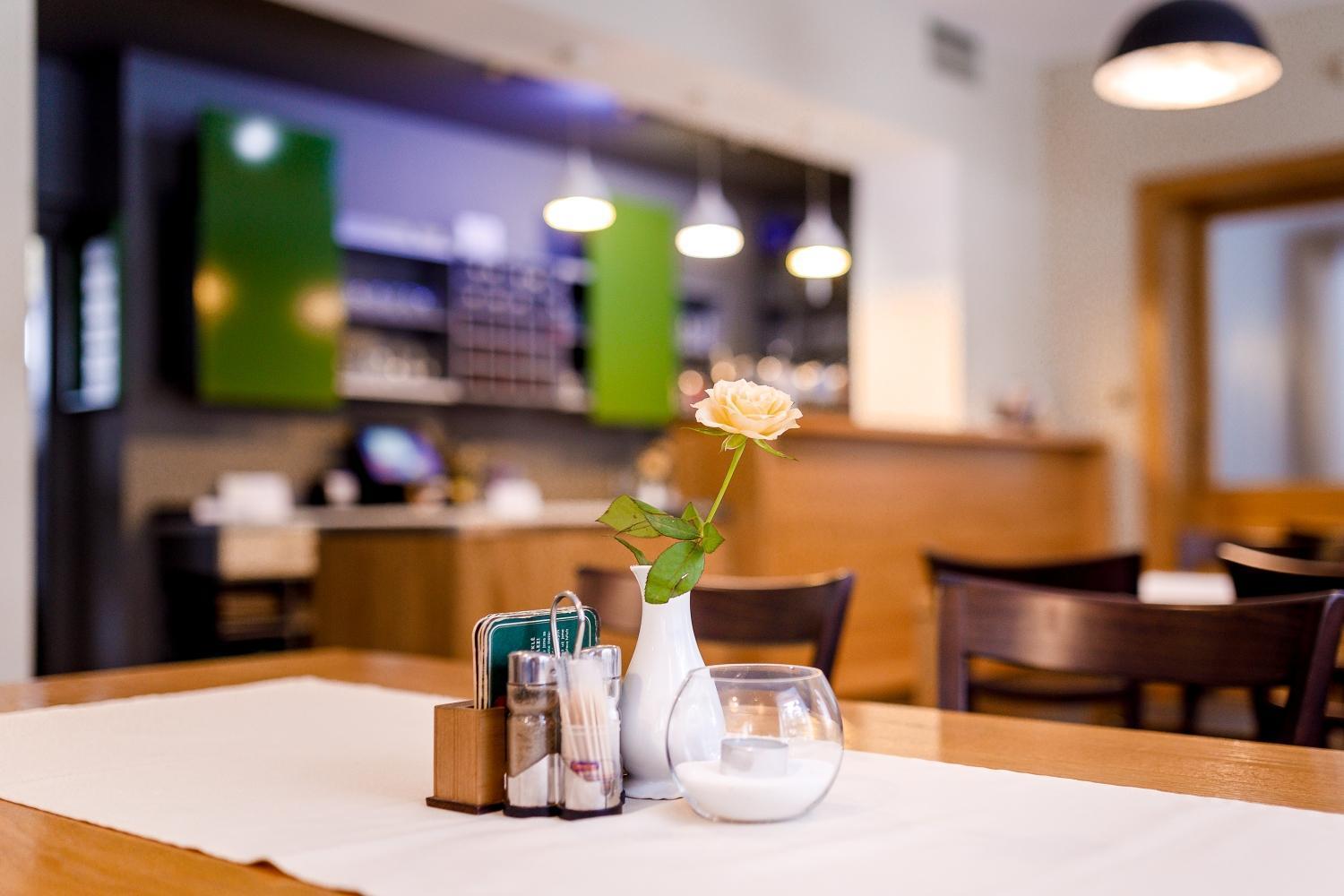 Hotel Jitrenka กอนสตันติโนวี ลาซเย ภายนอก รูปภาพ