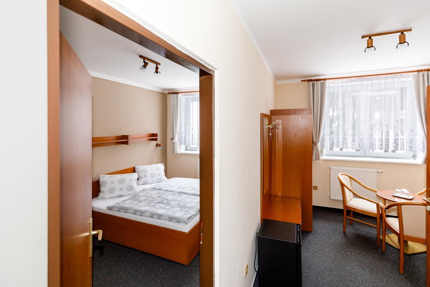Hotel Jitrenka กอนสตันติโนวี ลาซเย ภายนอก รูปภาพ