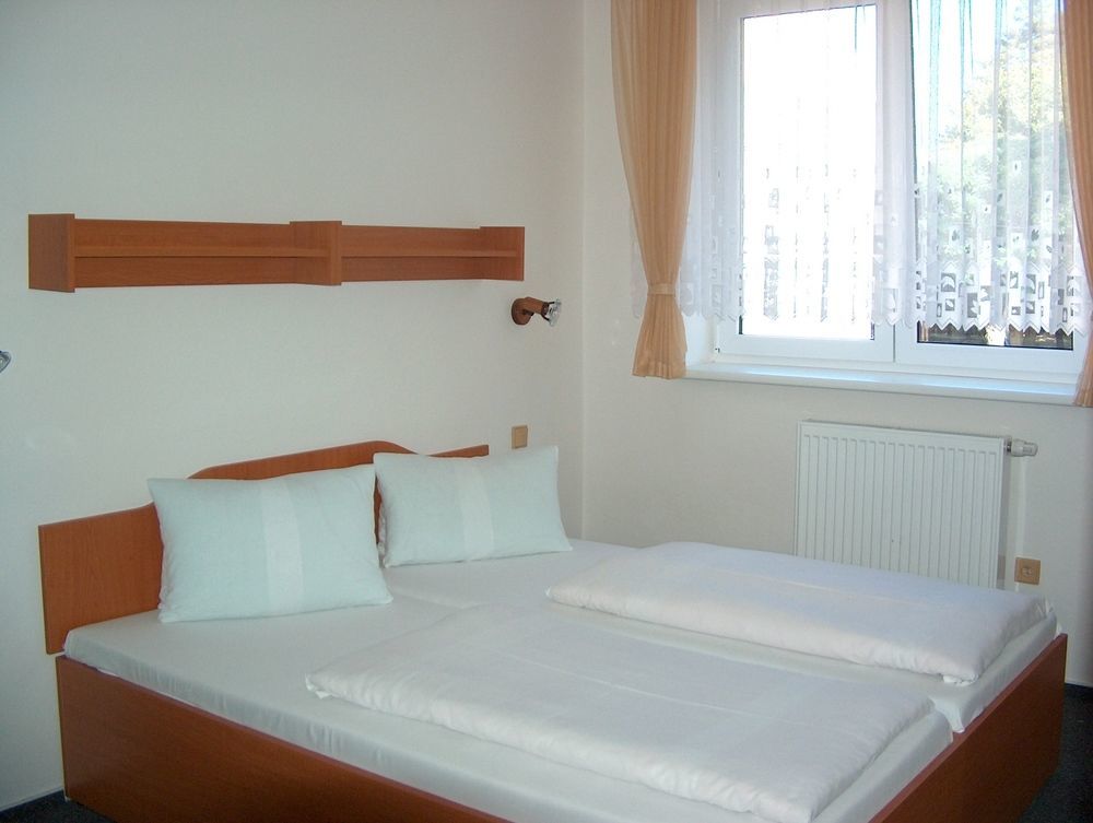 Hotel Jitrenka กอนสตันติโนวี ลาซเย ภายนอก รูปภาพ