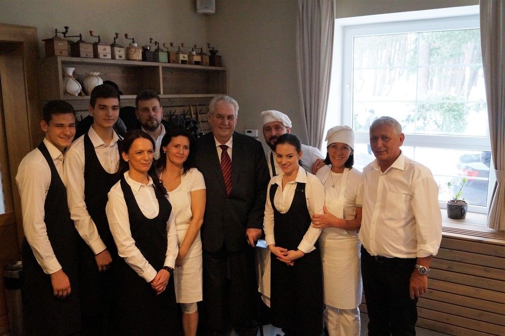 Hotel Jitrenka กอนสตันติโนวี ลาซเย ภายนอก รูปภาพ