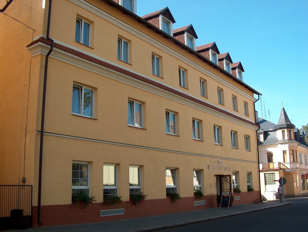 Hotel Jitrenka กอนสตันติโนวี ลาซเย ภายนอก รูปภาพ