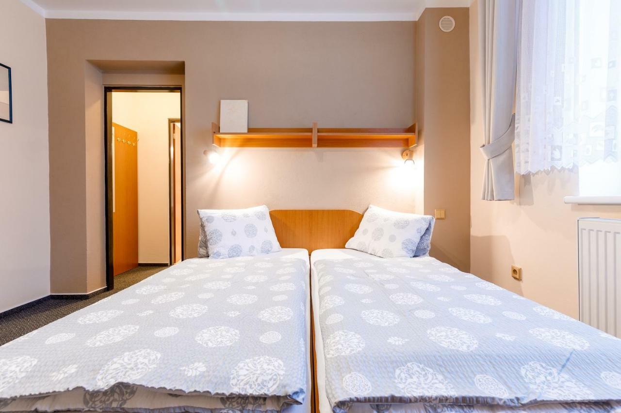 Hotel Jitrenka กอนสตันติโนวี ลาซเย ภายนอก รูปภาพ